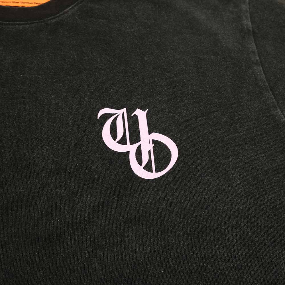 UNIVERSAL OVERALL - CHEMICAL WASH - PRINT TEE - OLD ENGLISH LOGO - U2523211