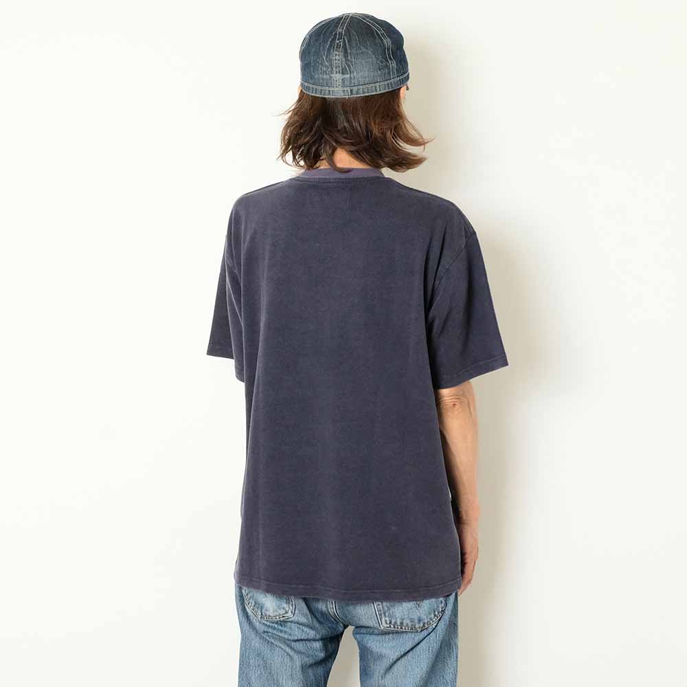 UNIVERSAL OVERALL - CHEMICAL WASH - PRINT TEE - OLD ENGLISH LOGO - U2523210