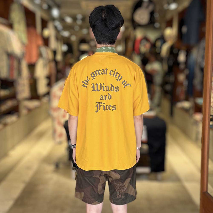 UNIVERSAL OVERALL - CHEMICAL WASH - PRINT TEE - OLD ENGLISH LOGO - U2523211
